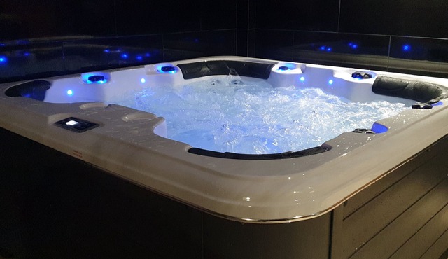 Luxury V5 | Pool & Jacuzzi | Beach 20 minutes walk | Groups & Families