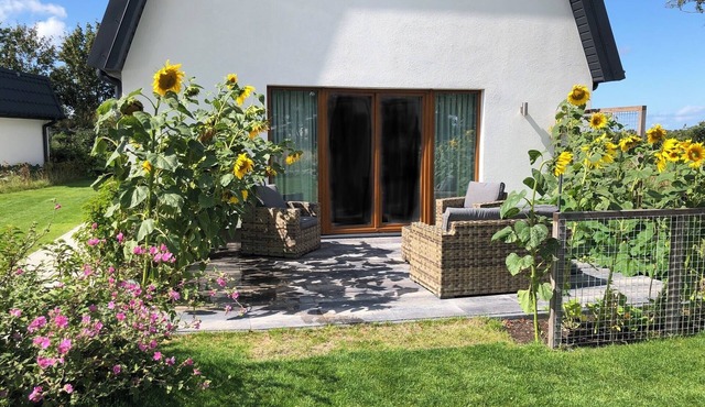 Luxury vacation home for 6 adults with sauna, sunshower, 3 bedrooms