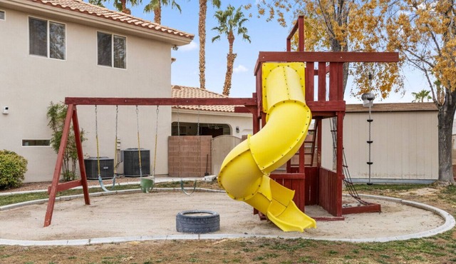 Luxury Vegas Villa | Pool, Jacuzzi & Pickleball