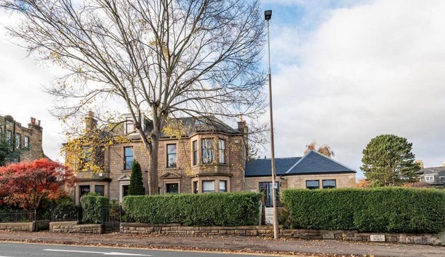 Luxury Victorian 5 bedroom apartment by Lady road apartments