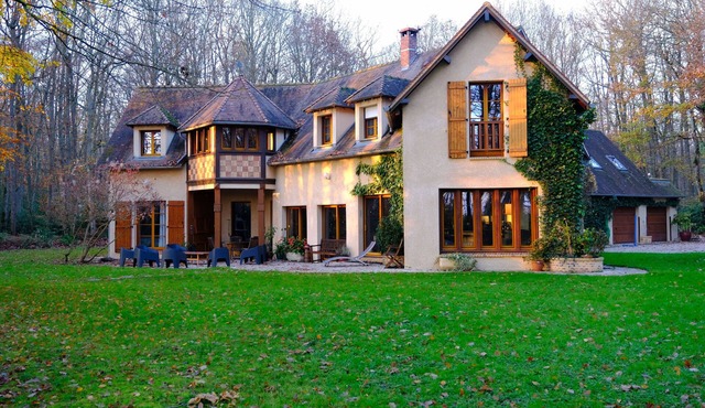 Luxury villa (400M/2) on the edge of the forest. Center Parcs just around the corner.