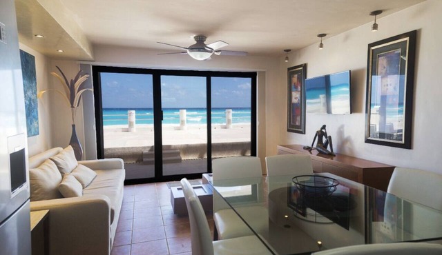 Luxury Villa at the feet of the sea In Cancun