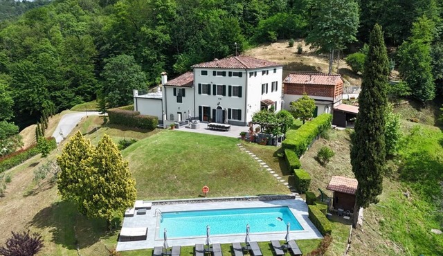 Luxury Villa Baloccaia ,Heated Pool Lucca Italy 8 bedrooms all AC, 9 bathrooms