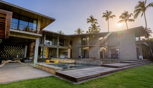 Luxury Villa Beach Front 12 Bedrooms, Giant Jacuzzi