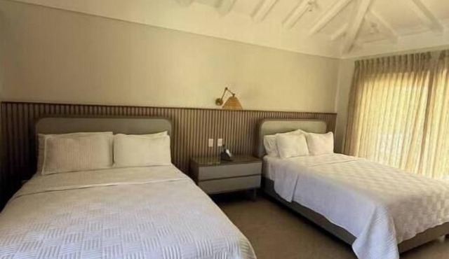 Luxury Villa by Minitas Beach