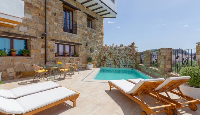 Luxury Villa Casa el Impero with Pool, Terrace, Unique Mountain View and WiFi