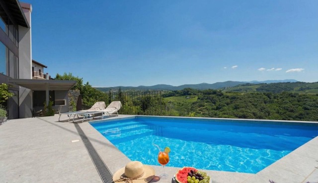 Luxury Villa Eva Pool Whirlpool & Sauna, Dobrovo v Brdih, Slovenia