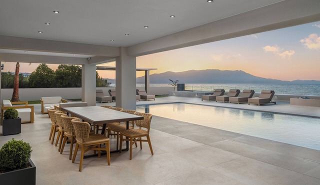 LUXURY VILLA EOS BEACHFRONT 20 metres from the sea