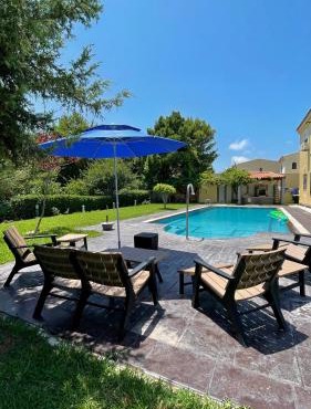 Luxury Villa Exclusive Neighborhood