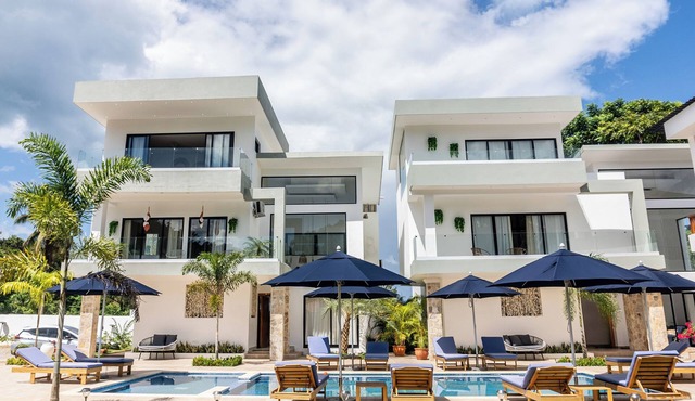 Luxury Villa for 10 Guests with Pool and Jacuzzi