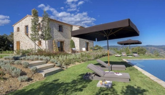 Luxury Villa for 6 inside a wonderful Estate