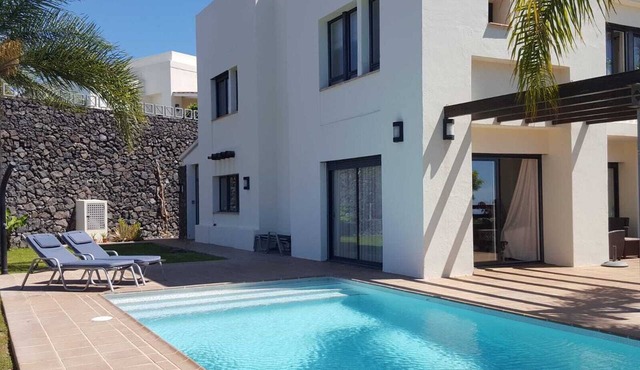 Luxury villa in a fantastic location with pool