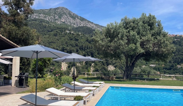 Luxury Villa, large private pool, A/C, amazing views. Indulge yourself