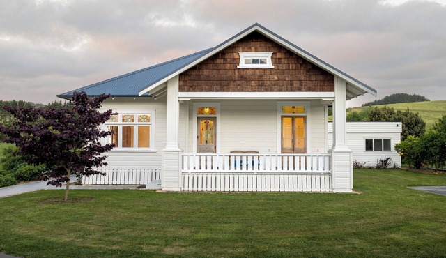Luxury Villa located close to Cambridge and Lake Karapiro and The Velodrome .