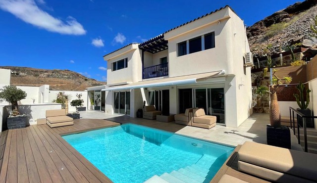 Luxury Villa Morelli with seaview & heated pool