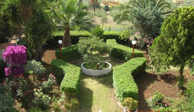 Luxury villa on the 1st floor with panoramic view, well kept garden and aromatic