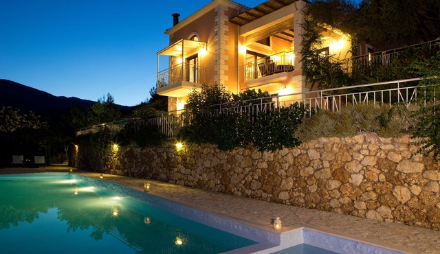 Luxury villa overlooking the sea with private pool-Villa Olive