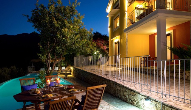 Luxury villa overlooking the sea with private pool-Villa Rose