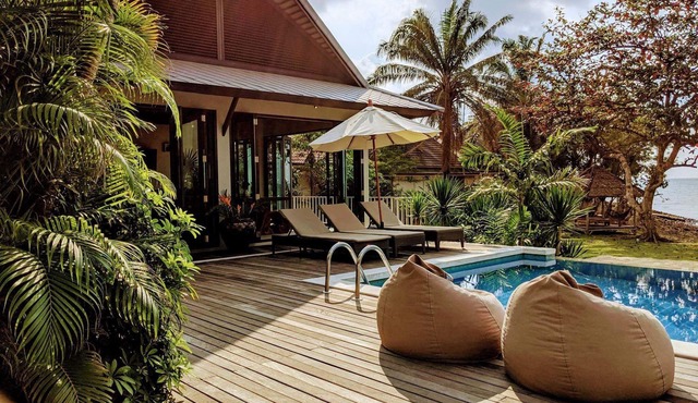 Luxury villa, private beach, infinity pool. Fully serviced. Beautiful sunsets