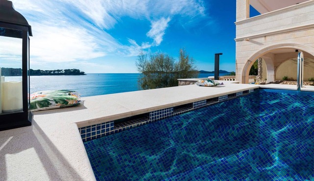Luxury Villa Rosemary with Pool