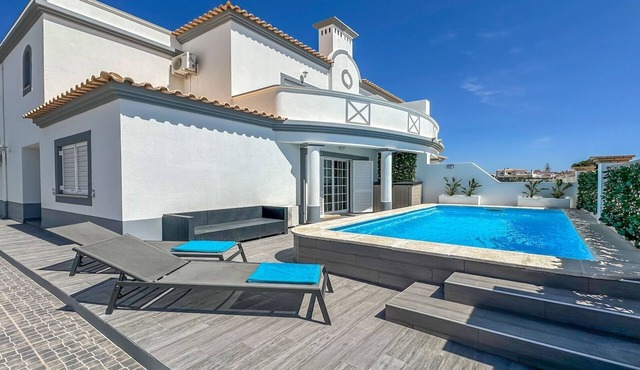 ★Luxury Villa walking distance Galé Beach, Albufeira