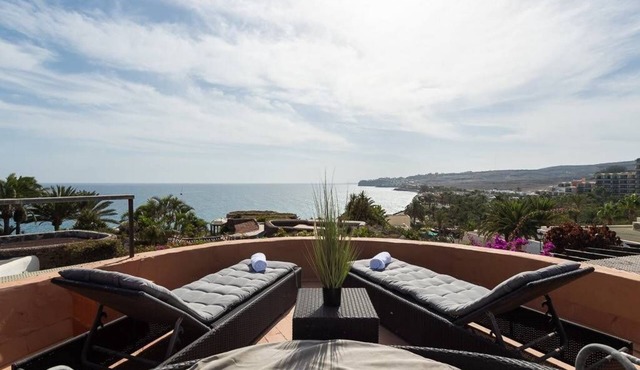 Luxury villa with breathtaking views & spacious terrace 💕 DIRECTLY ON THE SEA