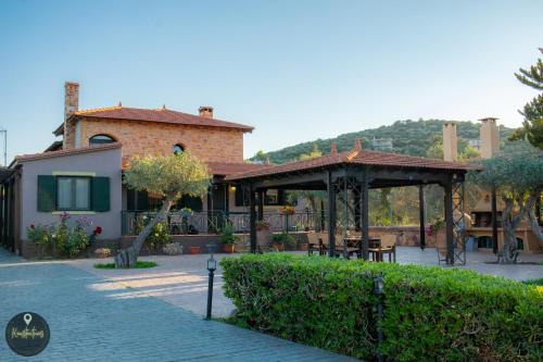 Luxury Villa with Huge Garden - Near "Mavra Volia" Beach