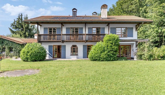 Luxury villa with indoorpool, sauna & open fireplace
