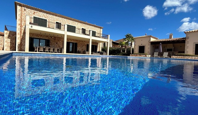 Luxury villa with panoramic sea views for 12 people, large pool, BBQ house