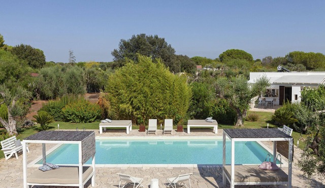 Luxury Villa with private pool, stunning garden, perfect for Families/Kids