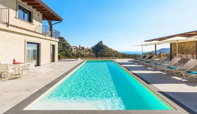 Luxury villa with pool few km away from Taormina