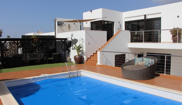 Luxury Villa with Private Heated pool, FREE WiFi,