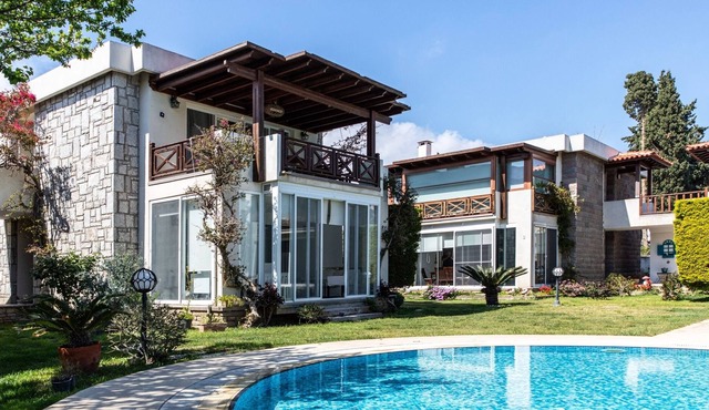 Luxury Villa With Shared Pool in Bodrum Ortakent