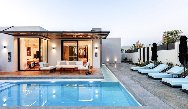 Luxury Villas - Steps to Local Amenities w Nearby Beach!