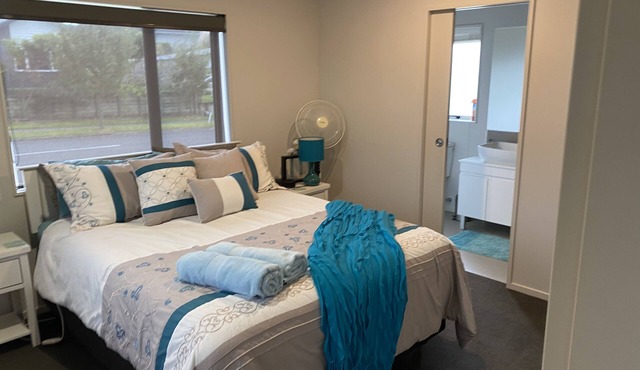 Luxury warm and sunny one bedroom unit in handy location, sleeps two.
