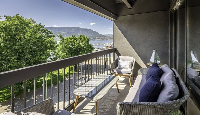 Luxury Waterfront 2 Bedroom Downtown Kelowna Condo with huge balcony