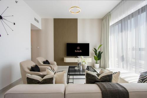 Luxury Waterfront 2BR with Resort Amenities