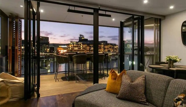Luxury Waterfront Apartment in Auckland | 1BR