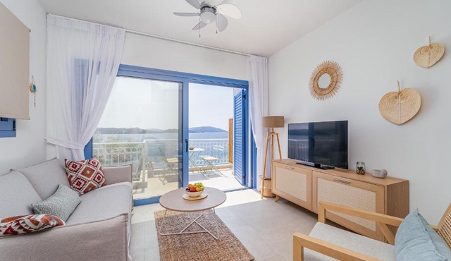 Luxury Waterfront Apartment - East Coast