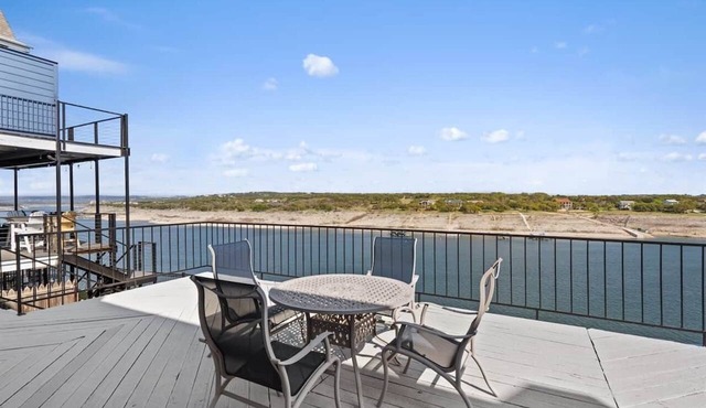 Luxury Waterfront Condo | Pool+Spa | Sleeps 4