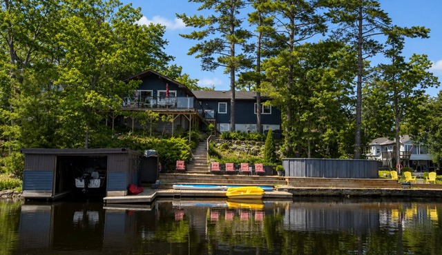 Luxury Waterfront Estate with Swimming Pool, Hot Tub, Kayaks, Pedal Boat & Dock