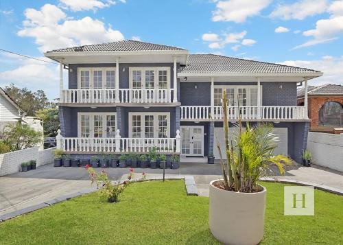 Luxury Waterfront Getaway