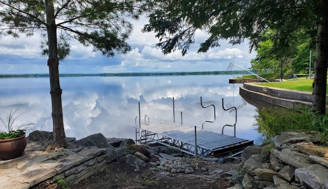 Luxury Waterfront - quiet, walking trails, great water.