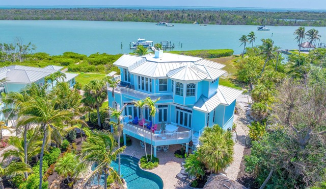 Luxury Waterfront Retreat in Captiva Island