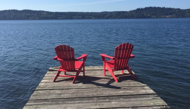 Luxury Waterfront Vacation Hideaway: family friendly, whales, birding, & more!