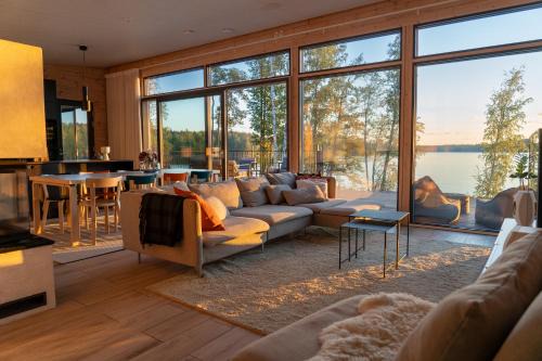 Luxury Waterfront Villa with a Private Jacuzzi