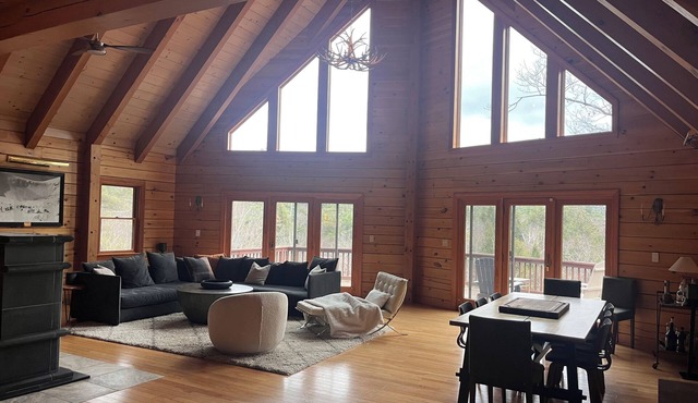 Luxury White mountains log home - near Owl’s nest, Loon, Waterville w in-law Apt