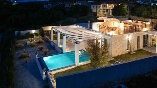 LUZ BLANCA Rooftop seaview villa