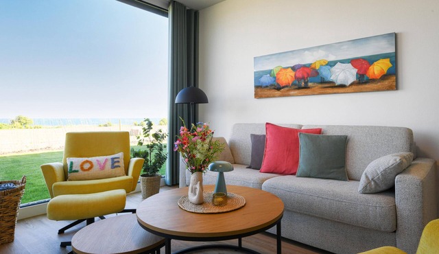 Lykke vacation apartment - pure sea view. Sauna. Family-friendly.