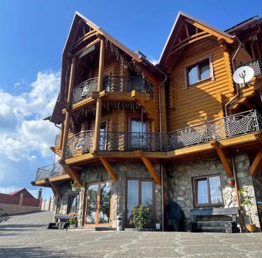 М House
